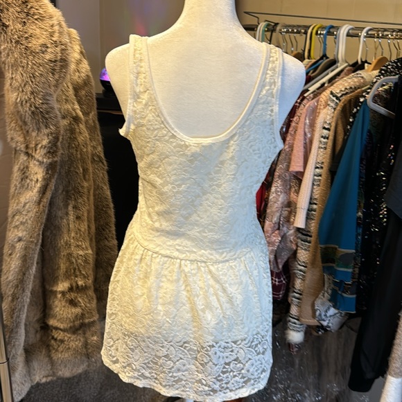 Aeropostale Cream lace stretchy peplum top. Blouse. Size M. EUC - Picture 6 of 6